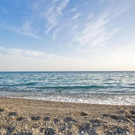 1 Bedroom Cozy In דירה