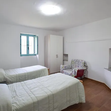 1 Bedroom Cozy In דירה