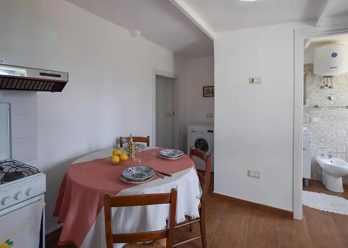 Apartman 1 Bedroom Cozy In Longobardi