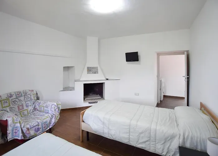 1 Bedroom Cozy In Longobardi